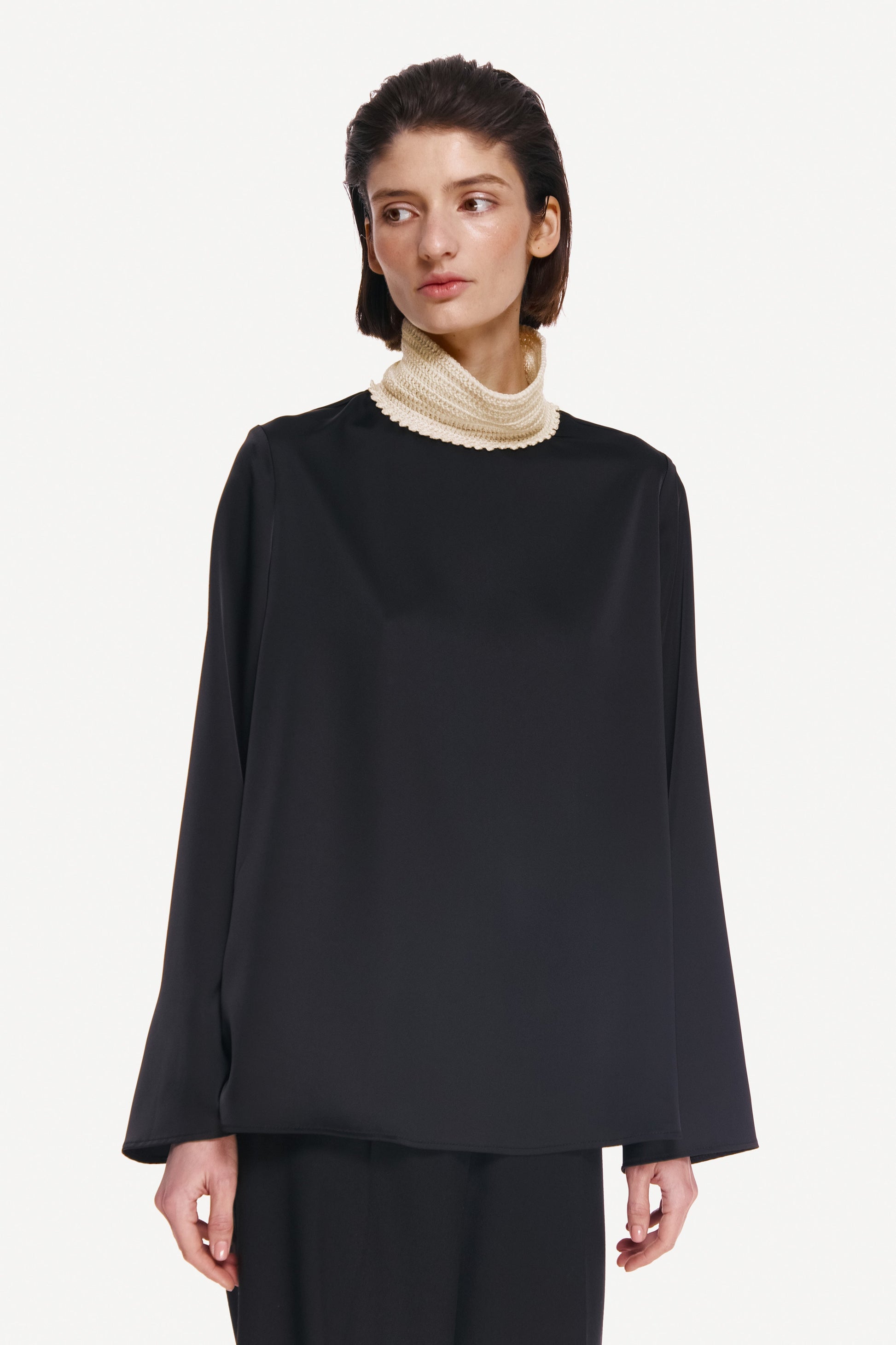 SHIRT WITH KNITTED STAND