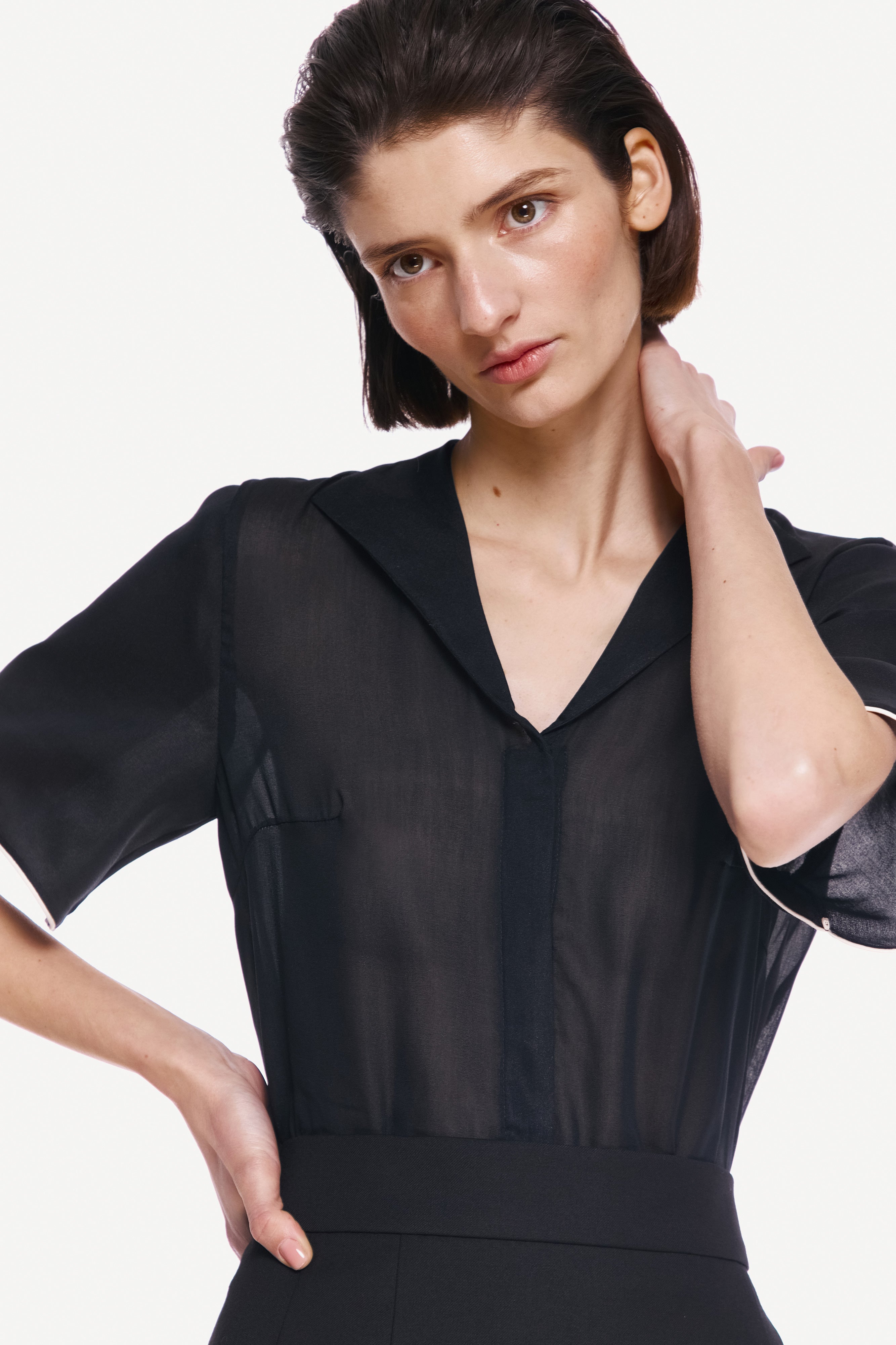 SHIRT WITH WHITE EDGING