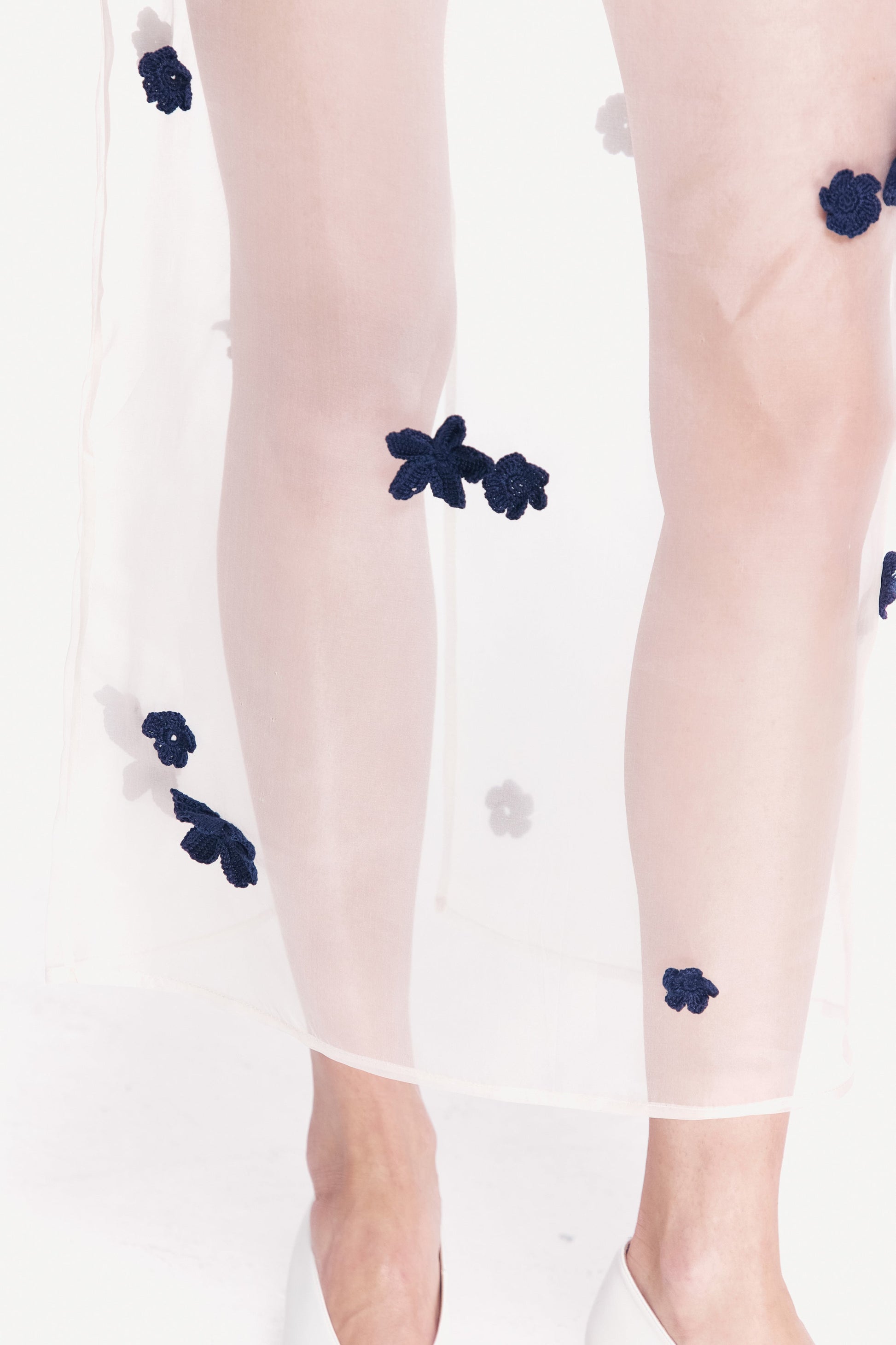 SILK SKIRT WITH KNITTED FLOWERS